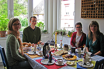 Osterfrühstück mit Gästen aus Frankfurt und Spanien