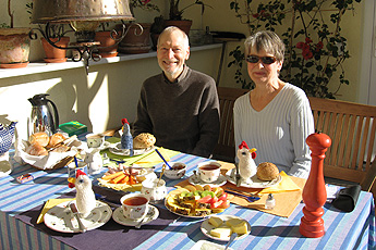 Breakfast with B+B guests